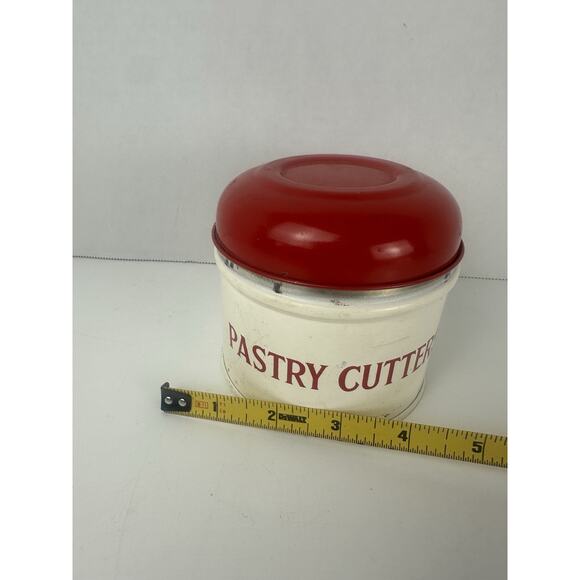Vintage 1950 Tala Red & White Enameled Tin Box 4 Nesting Pastry Cutters Set - Picture 6 of 7